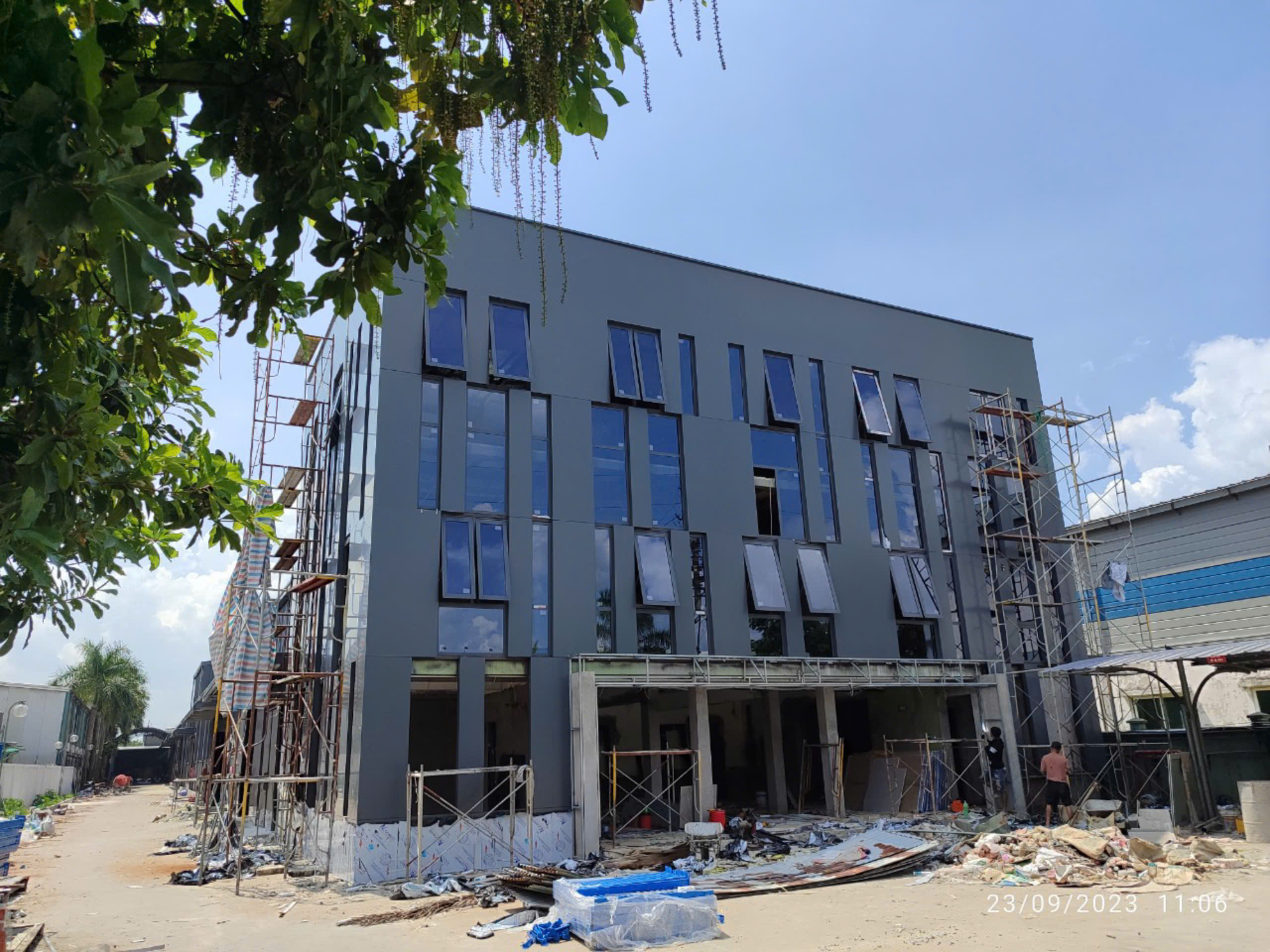 Ốp Alu Mái Sảnh Công Trình Trung Tâm Huấn Luyện Bồi Dưỡng Nghiệp Vụ Công An